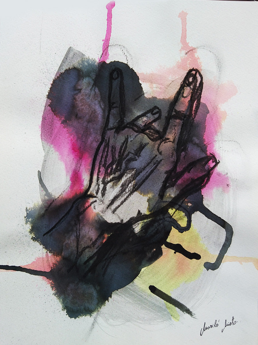 Dibujo expresivo de la mano curvada como un caracol, realizado en acuarela y carboncillo, símbolo de dedicación al trabajo creativo.