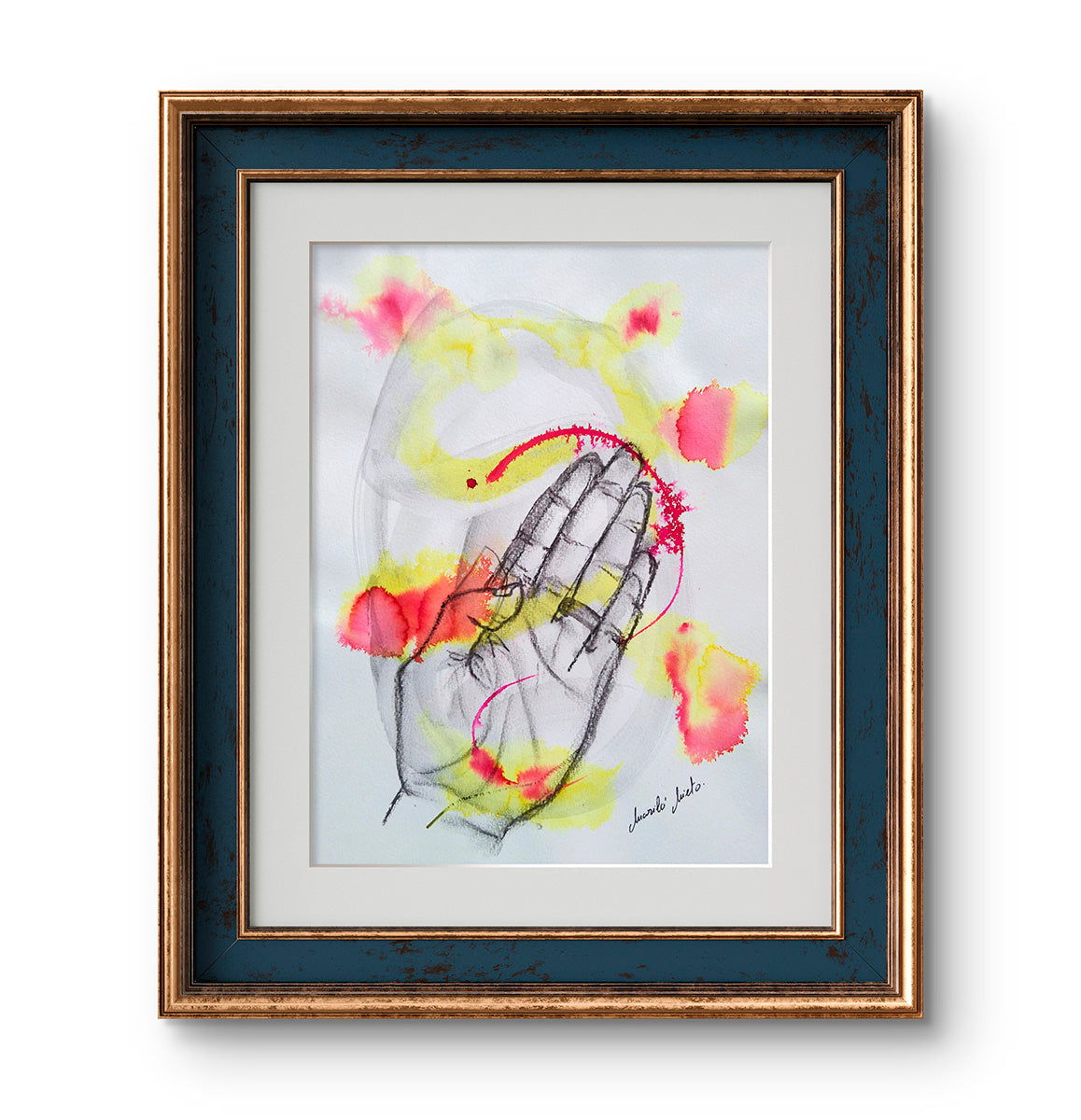 Dibujo 'Karateka' enmarcado, decorando un espacio alegre y familiar. Arte que refleja el caos y la ternura cotidiana.