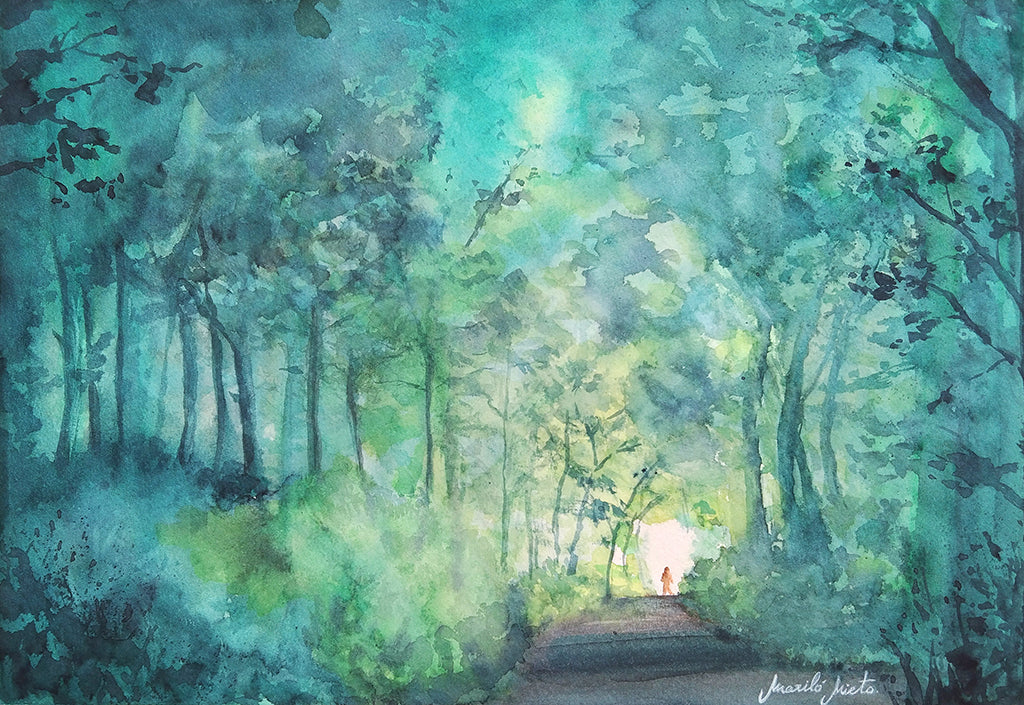 A través del bosque, una figura solitaria camina entre árboles otoñales envueltos en niebla. Obra introspectiva de la colección Bosques Interiores.