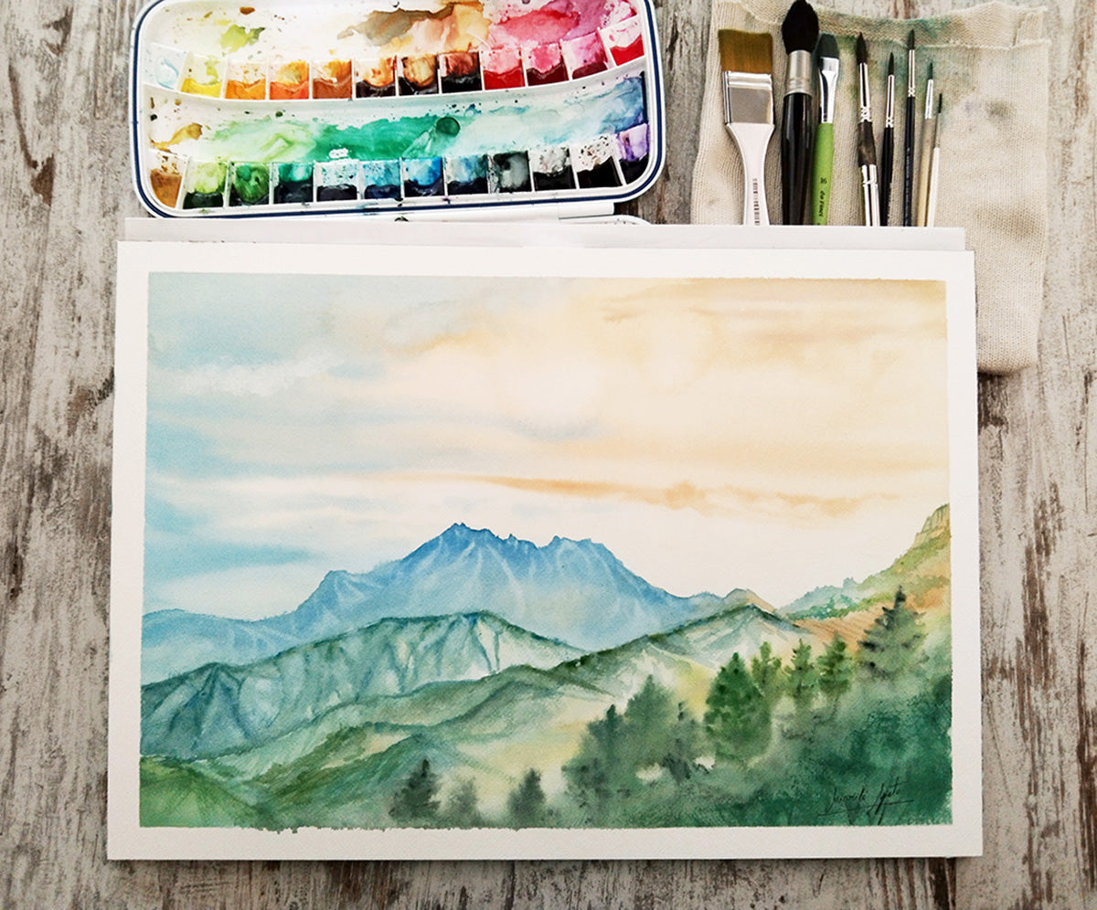 Final del proceso de pintura de la acuarela de la Sierra de Aitana, mostrando el desarrollo del paisaje y la transición cromática del alba.