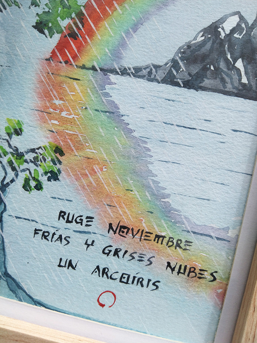Detalle del haiku y reflejo del arcoíris en la obra Ruge Noviembre, símbolo de resiliencia natural.