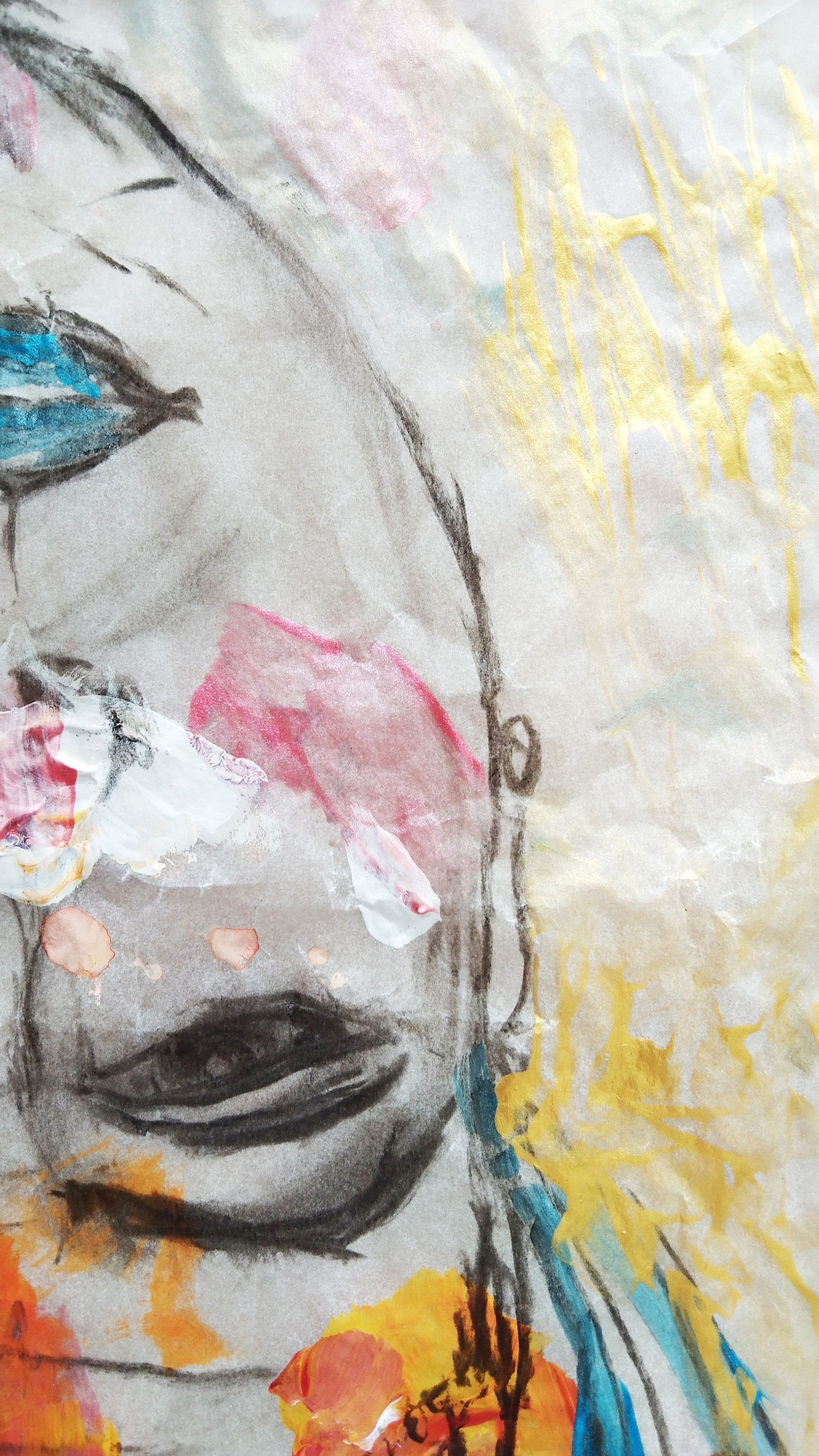 Detalle de trazo, mancha y brillos de la obra "Cargas". Dibujo realizado en grafito y acrílico sobre papel de horno.