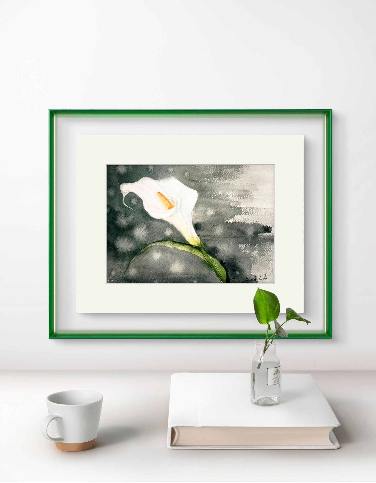 Obra Lirio de agua expuesta en una sala moderna. Pintura floral que inspira fortaleza emocional y renovación."